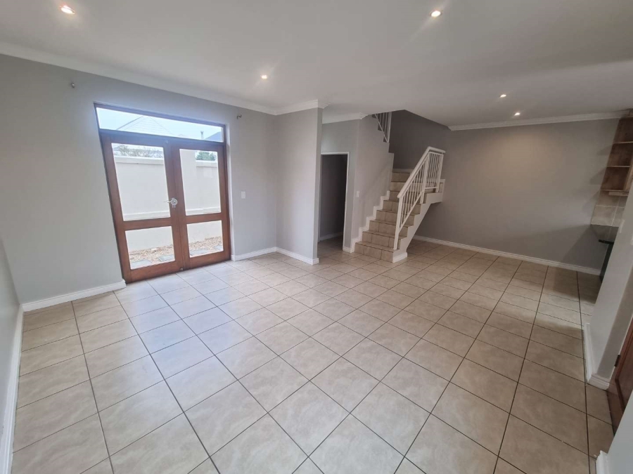 To Let 2 Bedroom Property for Rent in Royal Ascot Western Cape